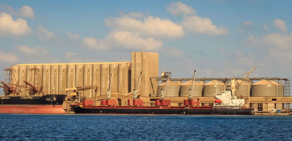 ميناء دمياط