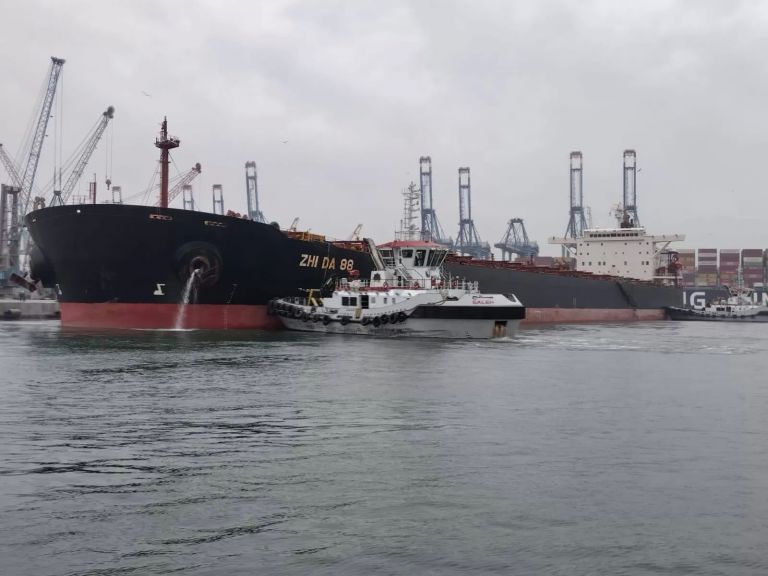 ميناء دمياط