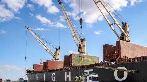 تضم ذرة وقمح.. ميناء دمياط يستقبل 69495 طنًا من البضائع