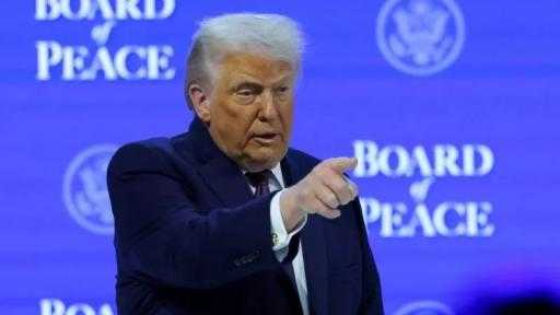 ترامب يهدد كندا بفرض رسوم جمركية 100% بسبب اتفاق محتمل مع الصين ترامب يهدد كندا بفرض رسوم جمركية 100% بسبب اتفاق محتمل مع الصين