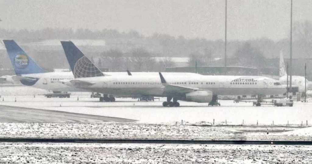 إلغاء 10 آلاف رحلة جوية وانقطاع الكهرباء عن مليون عميل في أمريكا