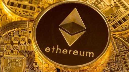 الإيثيريوم والريبل ترتفعان بنحو 3%