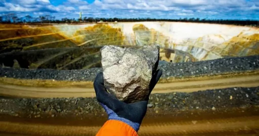 سهم شركة أمريكية للمعادن النادرة يقفز 60% بدعم استثمار حكومي