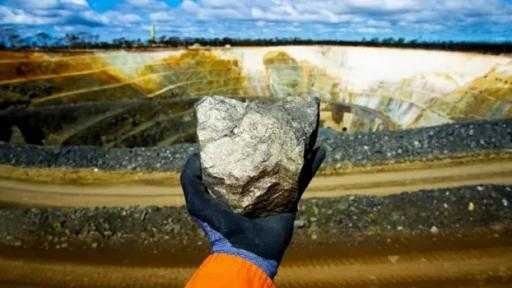 سهم شركة أمريكية للمعادن النادرة يقفز 60% بدعم استثمار حكومي