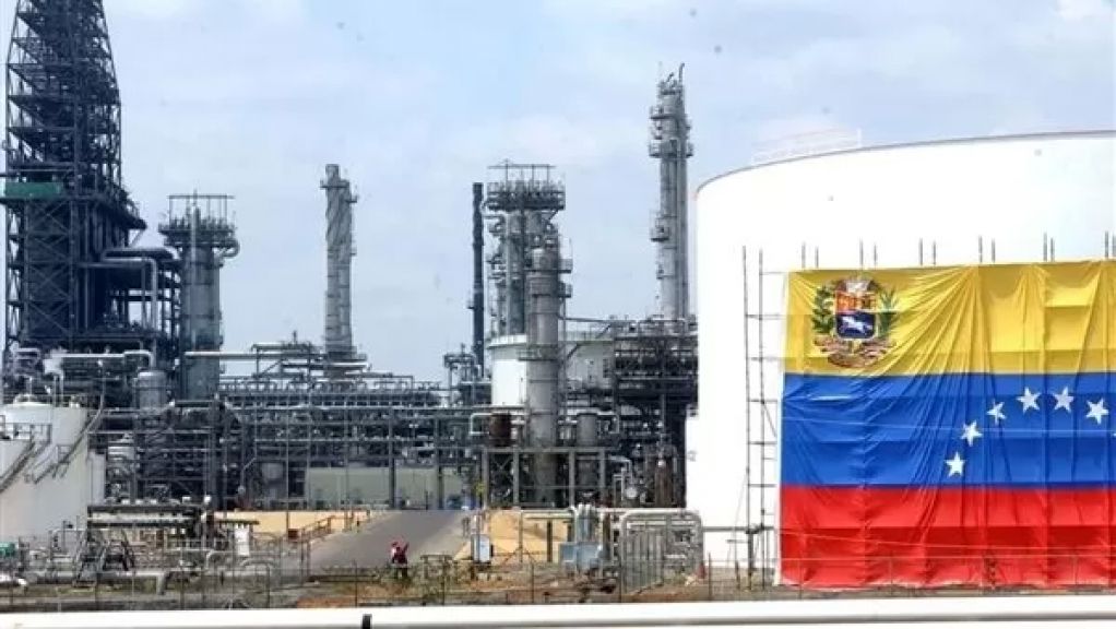 فنزويلا تستهدف زيادة إنتاج النفط 18% هذا العام