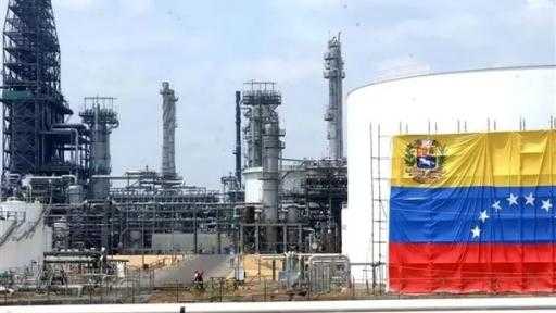 فنزويلا تستهدف زيادة إنتاج النفط 18% هذا العام