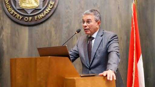 رئيس الجمارك: هدفنا حماية وتحفيز الاقتصاد بمزيد من التسهيلات الجمركية والضوابط الحاكمة للسوق| صور