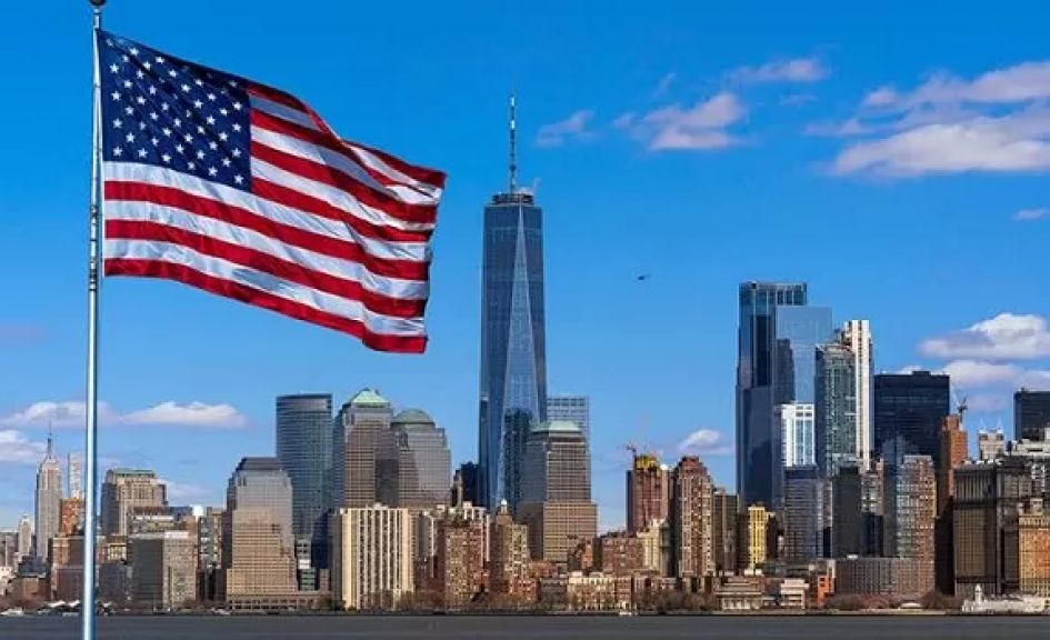 تباطؤ النمو السكاني في أمريكا لأدنى مستوى منذ 2021 مع انخفاض الهجرة