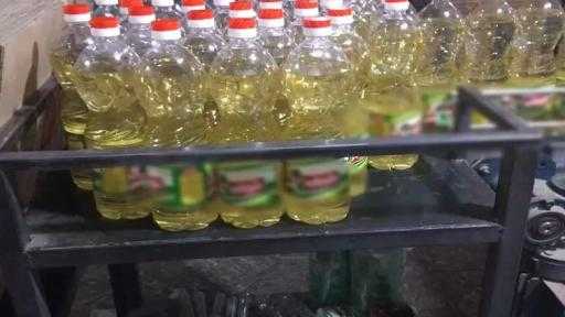 ضبط 6 أطنان زيوت طعام مجهول المصدر داخل مصنع غير مرخص بـ”المنوفية”