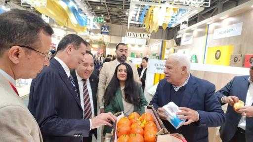 ​بمشاركة 99 شركة.. وزير الزراعة يفتتح الجناح المصري المشارك بمعرض ”فروت لوجستيكا” في برلين| صور