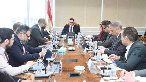 وزير الإسكان يُتابع الإجراءات المتخذة لتدشين منصة تصدير العقار