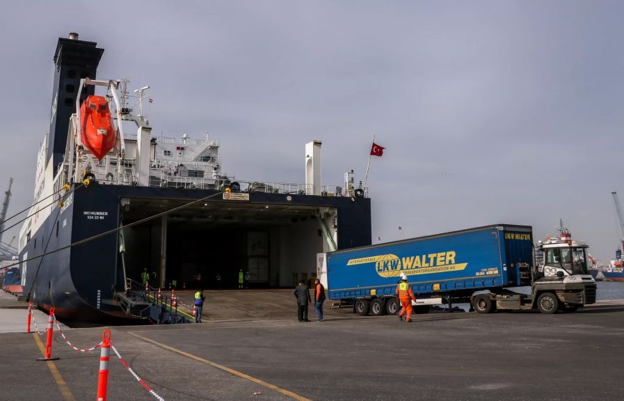 ميناء دمياط