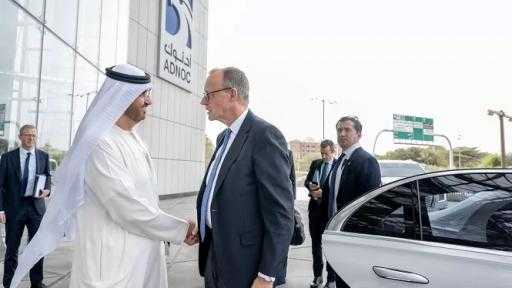 أدنوك توقع اتفاقية مع آر دبليو الألمانية لتوريد الغاز إلى ألمانيا وأوروبا