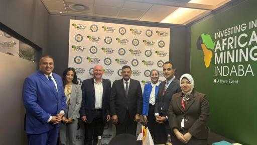 وفد ”البترول” يلتقي مع المستثمرين في جناح التعدين المصري بمؤتمر ”إندابا”