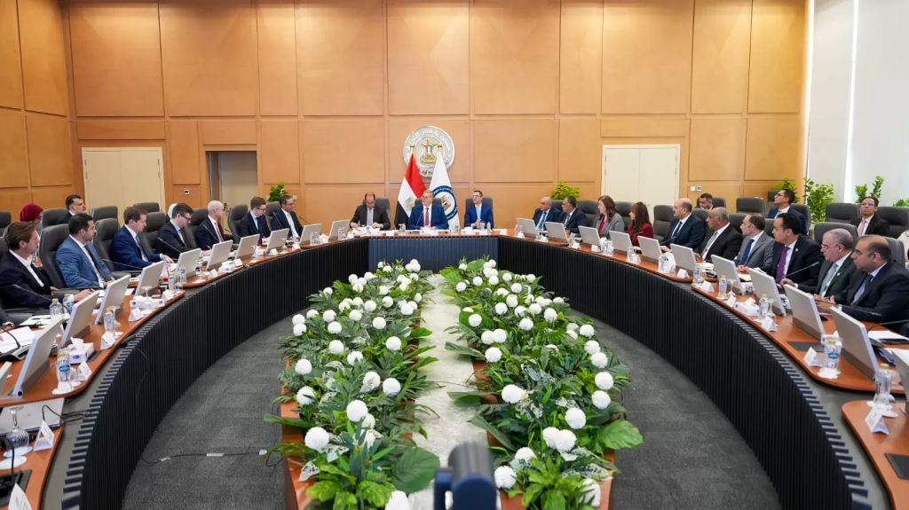 جانب من المائدة المستديرة