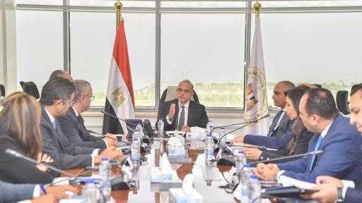 وزير الاستثمار يُوجه بتسهيل الإجراءات وكسر البيروقراطية وتذليل العقبات التي تواجه مجتمع الأعمال