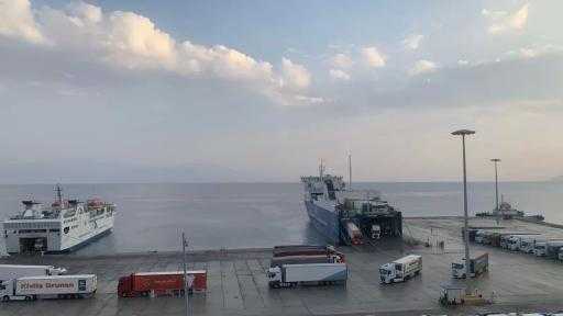 تداول 25 ألف طن بضائع و1254 شاحنة بمواني البحر الأحمر