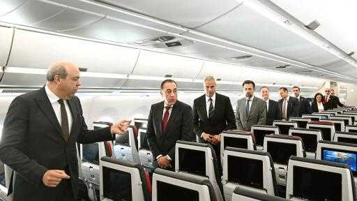 ”مدبولي” يتفقد أول طائرة من طراز Airbus A350-900 بأسطول مصر للطيران| صور