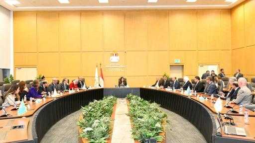 وزيرة الإسكان تُناقش مع ”أكور” العالمية فرص التعاون بمجال إدارة وتشغيل الفنادق وزيرة الإسكان تُناقش مع ”أكور” العالمية فرص التعاون بمجال إدارة وتشغيل الفنادق