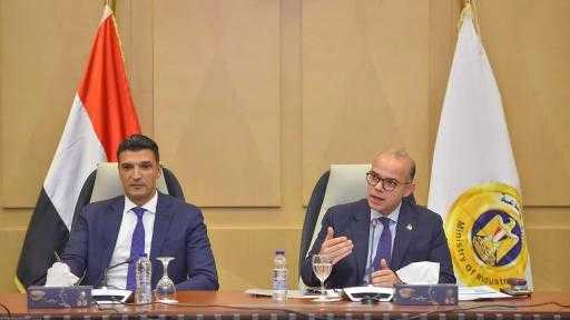 وزيرا الاستثمار والصناعة يلتقيان رؤساء 13 مجلسًا تصديريًا لمناقشة مقترحاتهم لدعم الاقتصاد| التفاصيل