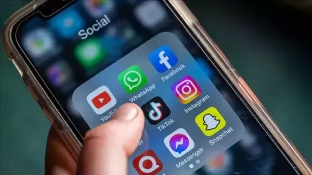 أيرلندا تدرس حظر وسائل التواصل الاجتماعي على المراهقين