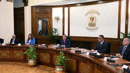 رئيس الوزراء يُوجه بتوزيع نشرات عن كل محافظة تتضمن توصيفًا بمستوى الخدمات... رئيس الوزراء يُوجه بتوزيع نشرات عن كل محافظة تتضمن توصيفًا بمستوى الخدمات ونتائج استطلاعات الرأي