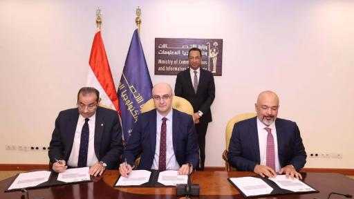 ”الاتصالات” تُوقع عددًا من الاتفاقيات التجارية مع شركتي المصرية للاتصالات وإي آند
