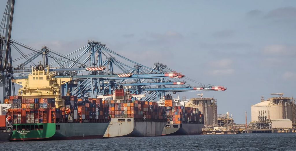 ميناء دمياط