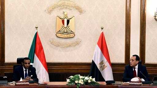 رئيسا وزراء مصر والسودان يبحثان تعزيز التعاون الاقتصادي والتجاري والاستثماري رئيسا وزراء مصر والسودان يبحثان تعزيز التعاون الاقتصادي والتجاري والاستثماري