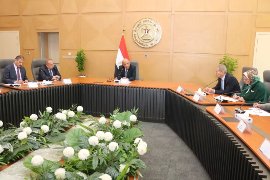 وزير الكهرباء يجتمع بأعضاء اللجنة الدائمة لإدارة الأزمات