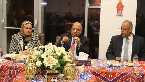 وزير الكهرباء يشارك العاملين بالمركز القومي للتحكم فى الطاقة إفطارهم ويتابع سير العمل