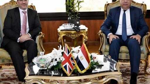 مصر والمملكة المتحدة تبحثان تعزيز التعاون بمجال الطيران المدني