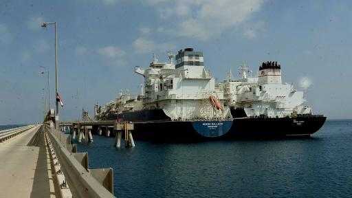 رئيس ”سوميد” يستعرض إمكانات محطة تداول وتخزين المنتجات البترولية والغاز الطبيعي المسال