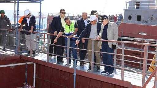 ”ربيع” يتفقد أعمال بناء القاطرات البحرية وسفن الصيد أعالي البحار بترسانة سفاجا