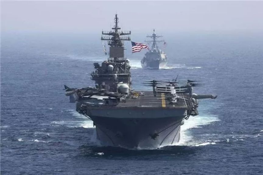 البحرية الأمريكية سترافق السفن عبر مضيق هرمز 