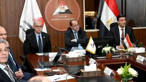 وزراء الصناعة والمالية والاستثمار يُناقشون توصيات مراجعة البرنامج الوطني لتنمية صناعة السيارات