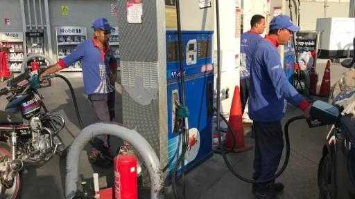 سريلانكا ترفع أسعار الوقود 25% بفعل تداعيات حرب الشرق الأوسط سريلانكا ترفع أسعار الوقود 25% بفعل تداعيات حرب الشرق الأوسط