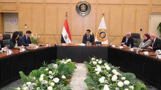 وزير الصناعة يًناقش مع مجموعة صينية للحديد والصلب تعزيز التعاون الاستثماري