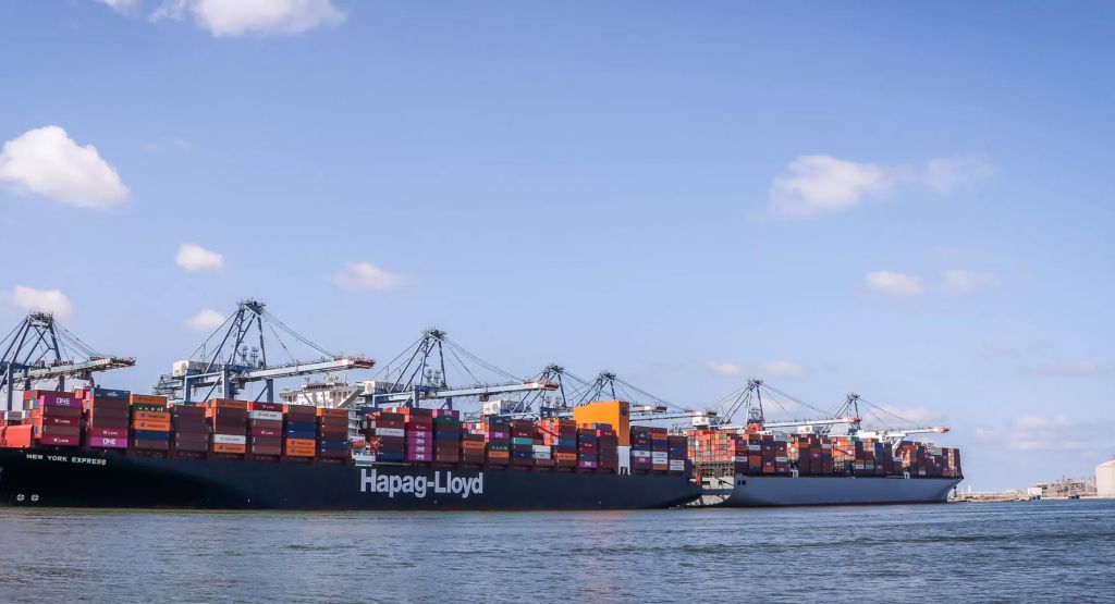 ميناء دمياط