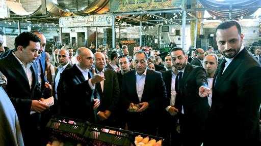 رئيس الوزراء خلال جولته بسوق العبور: التحركات الحالية تهدف لضمان عدم التعرض لأي هزة اقتصادية