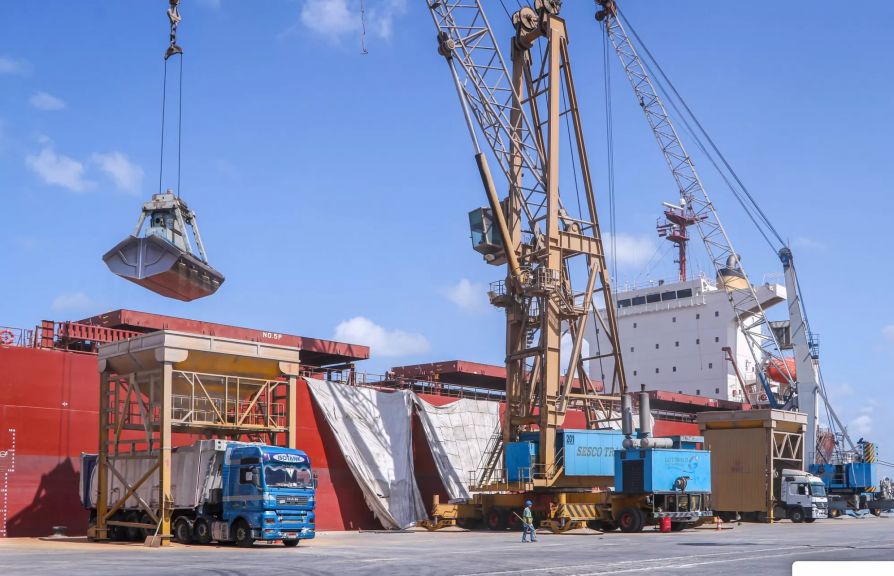 ميناء دمياط