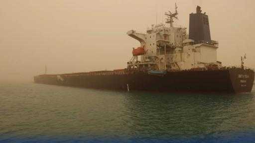 ”ربيع”: تعويم سفينة صب بعد جنوحها إثر عطل فني خلال عبروها قناة السويس