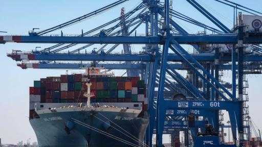 تضم قمح وذرة وماشية.. ميناء دمياط يستقبل 27235 طنًا من البضائع