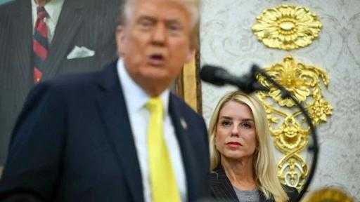 ترامب يقيل وزيرة العدل بام بوندي