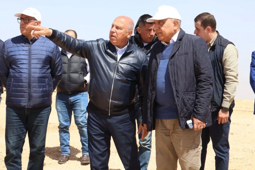 وزير النقل ووزير الكهرباء خلال الجولة