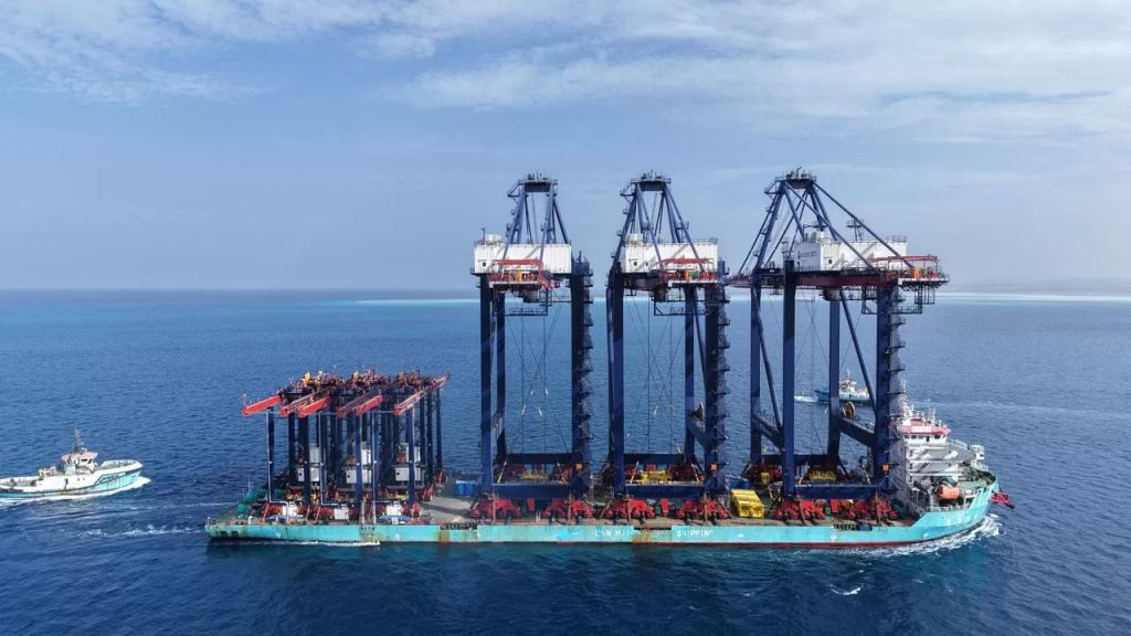 جانب من وصول الأوناش