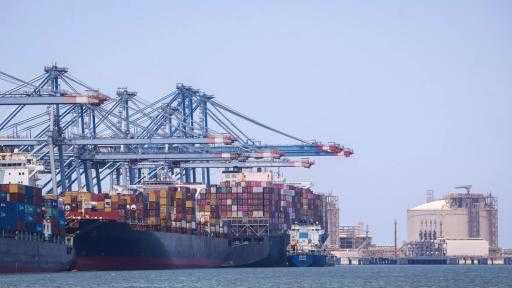 تضم قمح وذرة.. ميناء دمياط يستقبل 45041 طنًا من البضائع تضم قمح وذرة.. ميناء دمياط يستقبل 45041 طنًا من البضائع