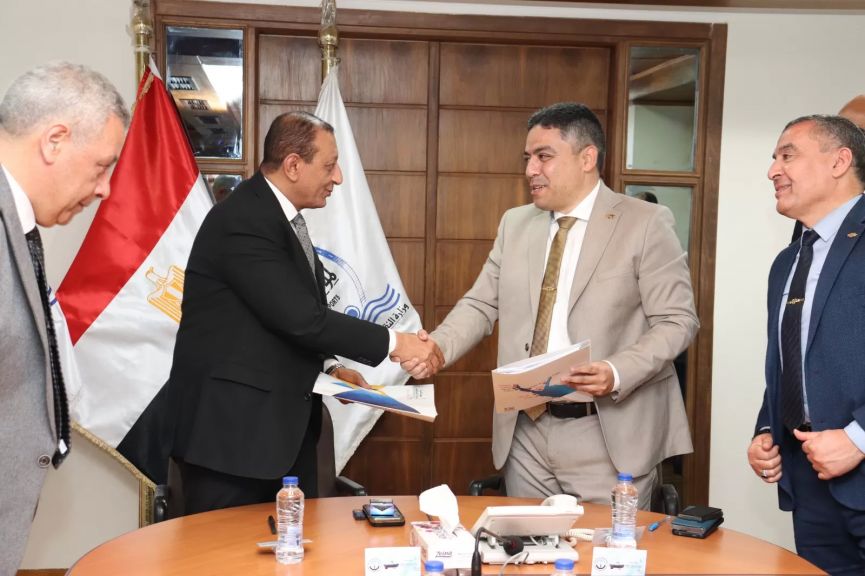 توقيع العقود