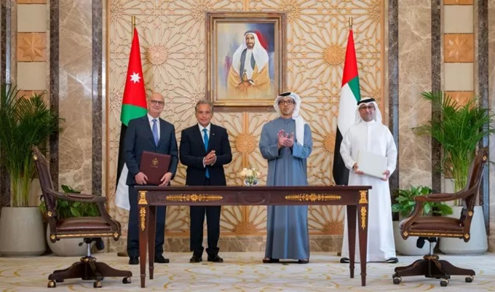 جانب من توقيع الاتفاقية