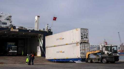 تضم ذرة وقمح وزيت.. ميناء دمياط يستقبل 47387 طنًا من البضائع